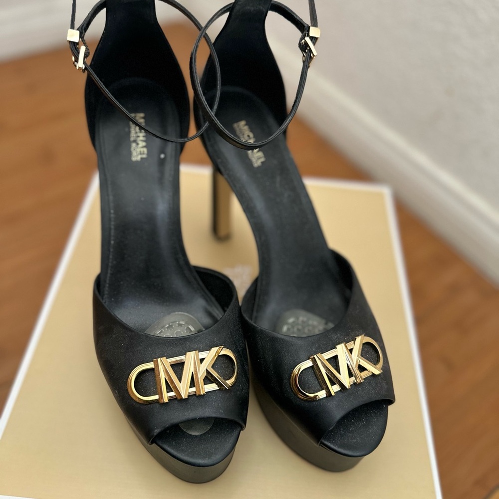 Michael Kors Martina Peep Toe Pumps – Black, Size 11